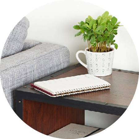 K dekoraci použijte hodně nýtů.